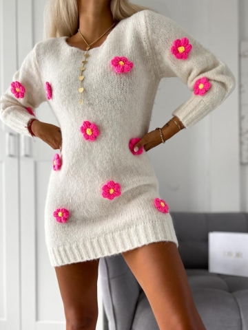 Długi kremowy sweterek w kwiatuszki