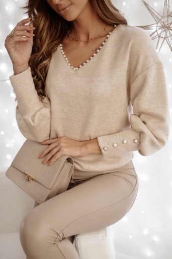Beżowy elegancki sweter damski z perełkami 